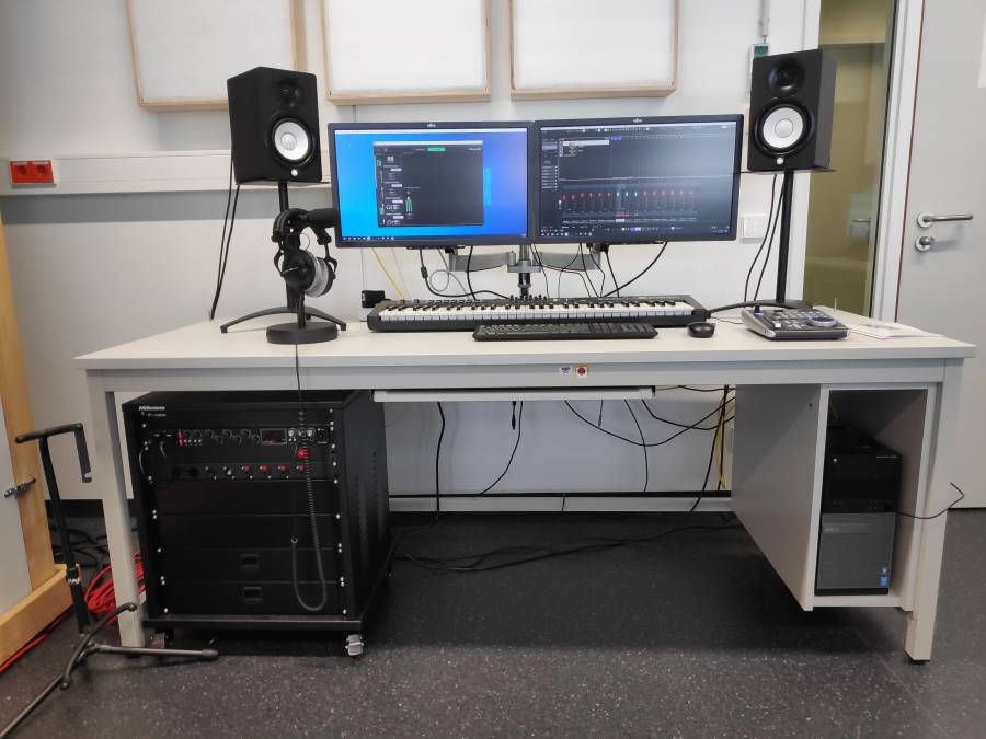 workstation.jpg workstation.jpg